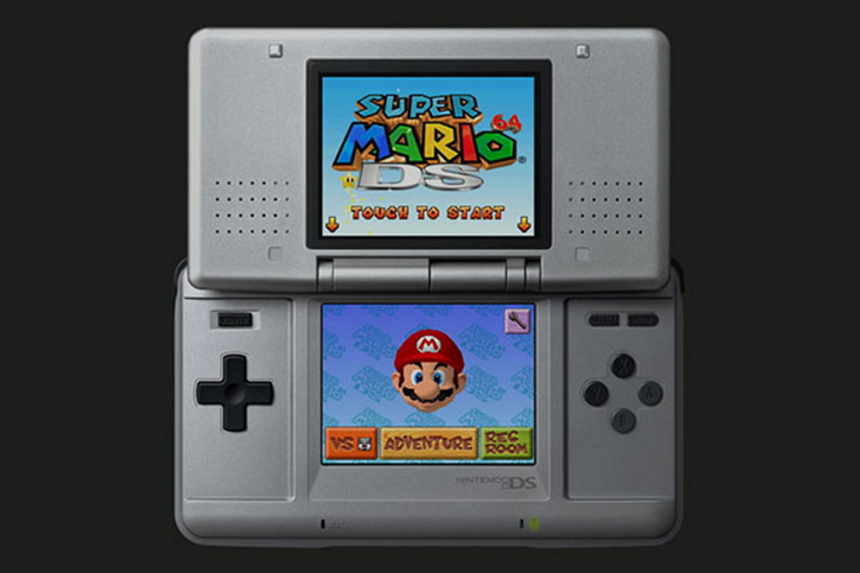 Nintendo ds games en wikipedia org. Nintendo ds games en wikipedia org. Nintendo ds lite обложка. Nintendo ds games en wikipedia org. Размеры экранов nintendo ds lite.