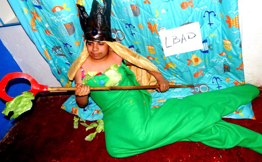 Funny low-budget Mystery Pick cosplay from the web